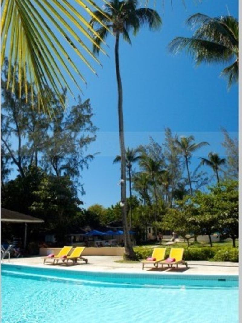 Starfish Discovery Bay Holetown Exterior photo