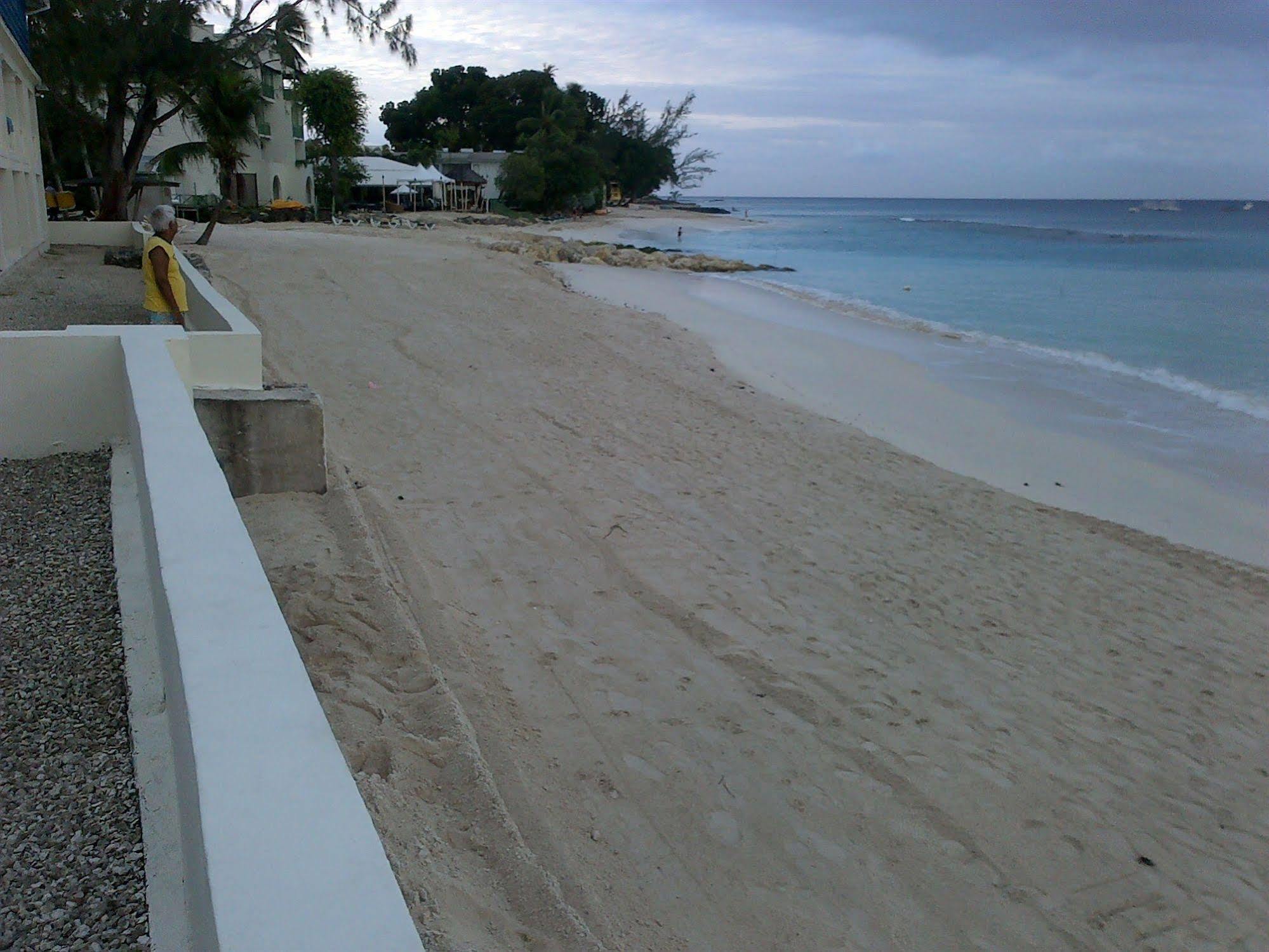 Starfish Discovery Bay Holetown Exterior photo
