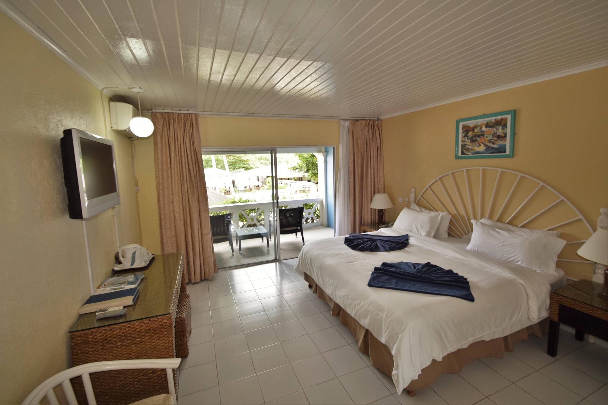 Starfish Discovery Bay Holetown Exterior photo